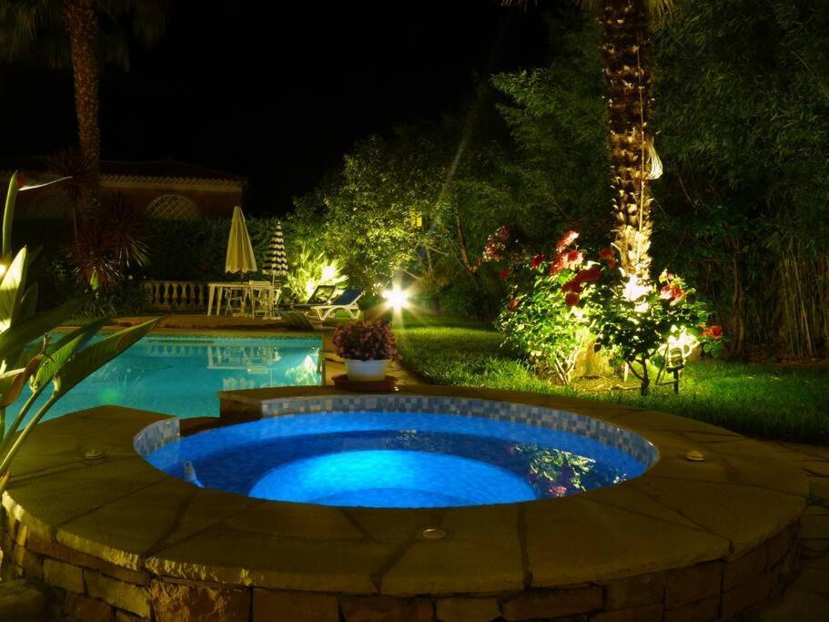 Dans De Charme, Piscine, Proche Apartment